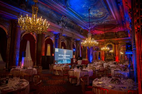 Der Parisian Sparkle-Gala Abend: Ein unvergesslicher Moment mit der französischen Comedy-Legende Wendy Patiser!