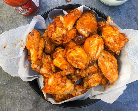 How Much Protein Is in 10 Chicken Wings: A Culinary and Nutritional Exploration